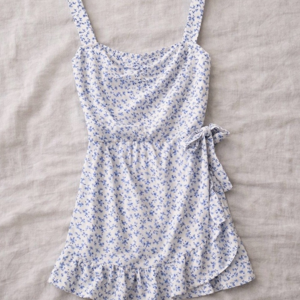 XS EUC Hollister Blue & White Floral Wrap Romper Dress